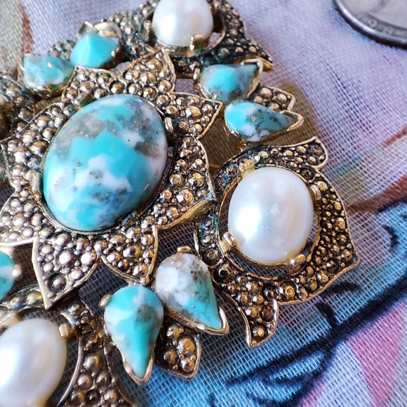Sarah Coventry Faux Pearl and Turquoise Gold Tone Signed Vintage Brooch EUC - Picture 7 of 7